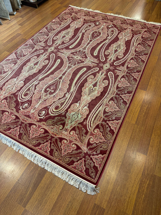 Vera 01 Red Viskon ile Üretilen Sık Dokuma İpek Görünümlü Klasik Salon Halısı