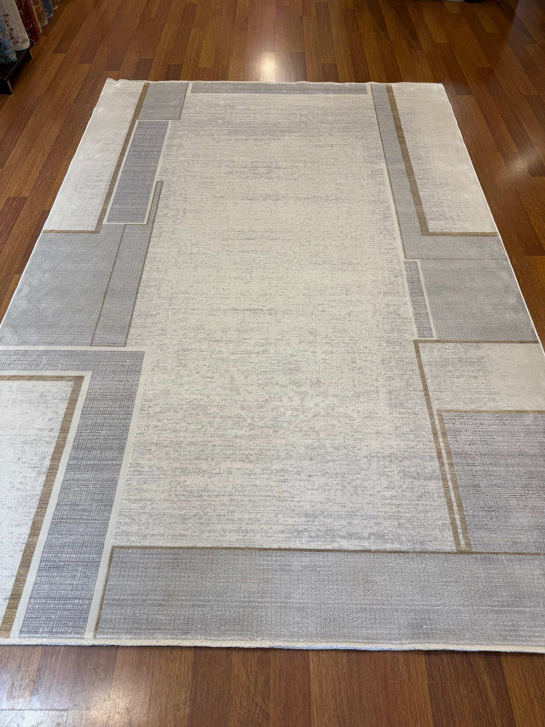 Vera 01 Grey Cream Viskon ile Üretilen Sık Dokuma Modern Salon Halısı