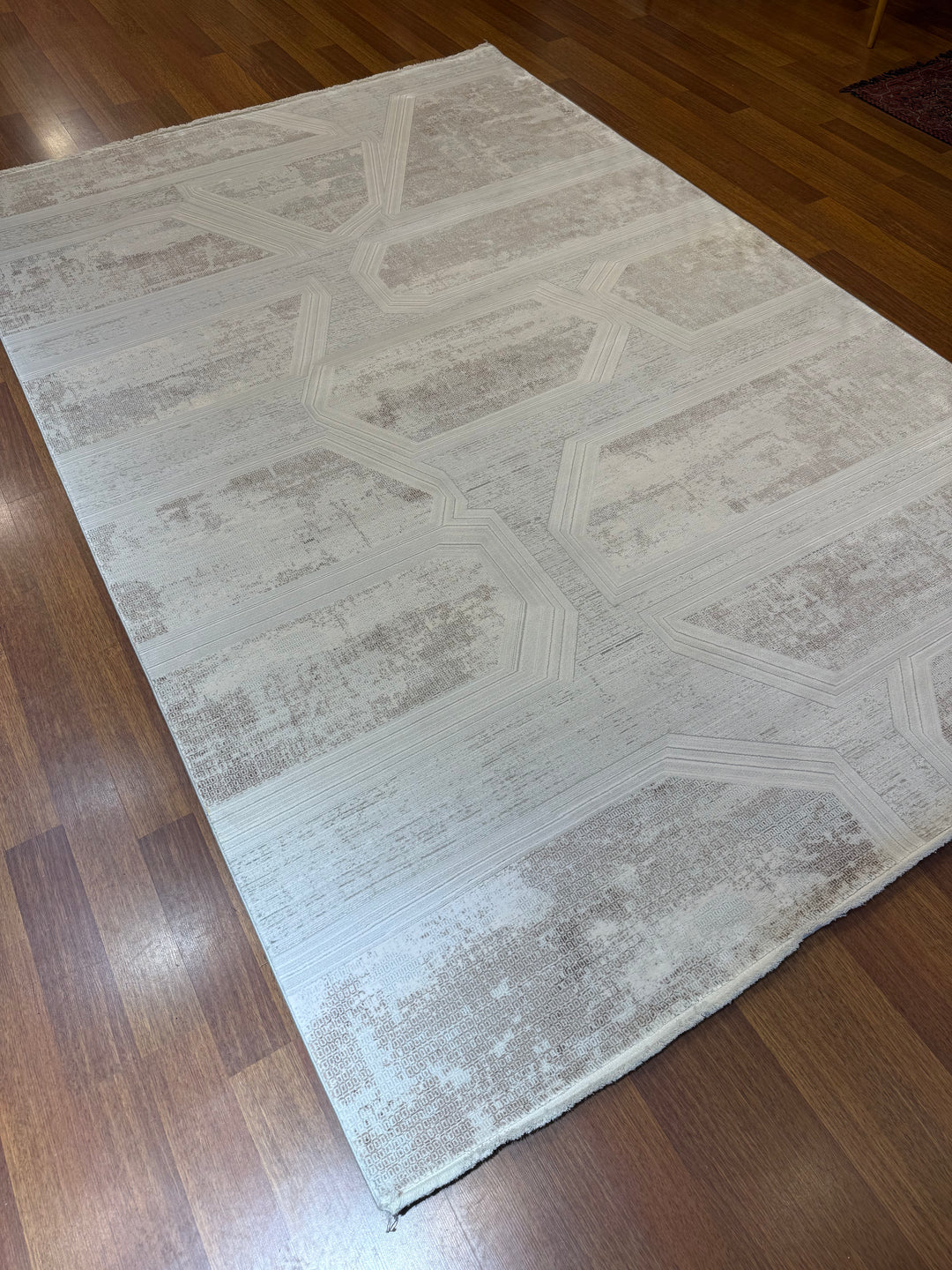 Vera 01 Grey Beige Viskon ile Üretilen Sık Dokuma Modern Salon Halısı