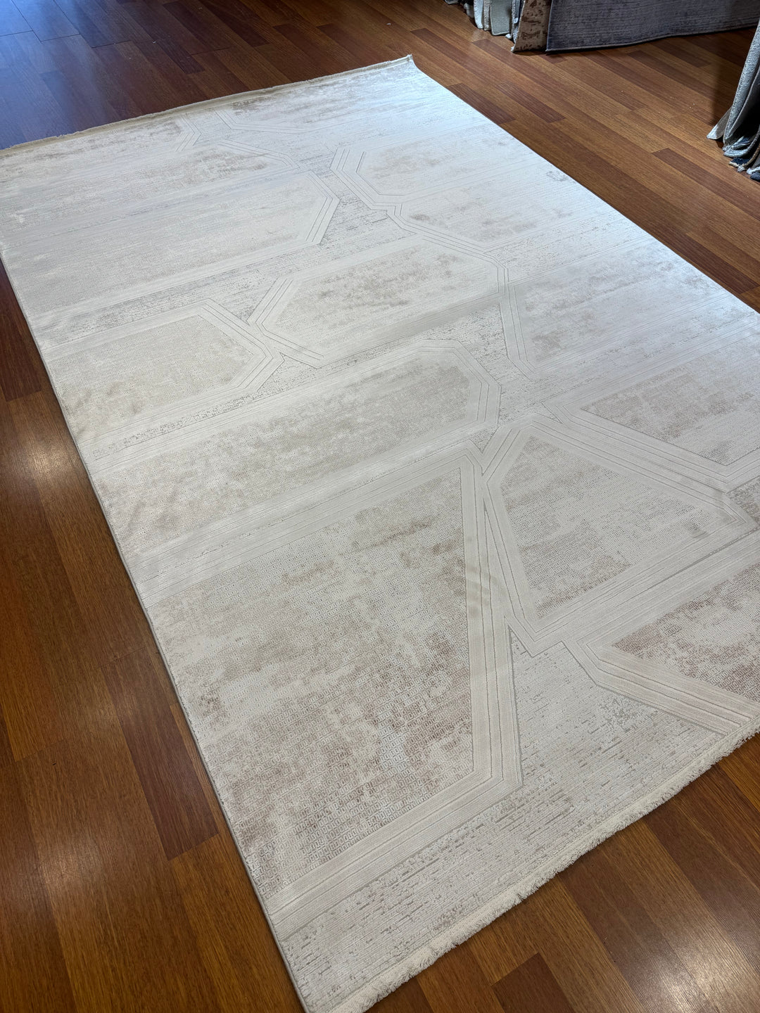 Vera 01 Grey Beige Viskon ile Üretilen Sık Dokuma Modern Salon Halısı