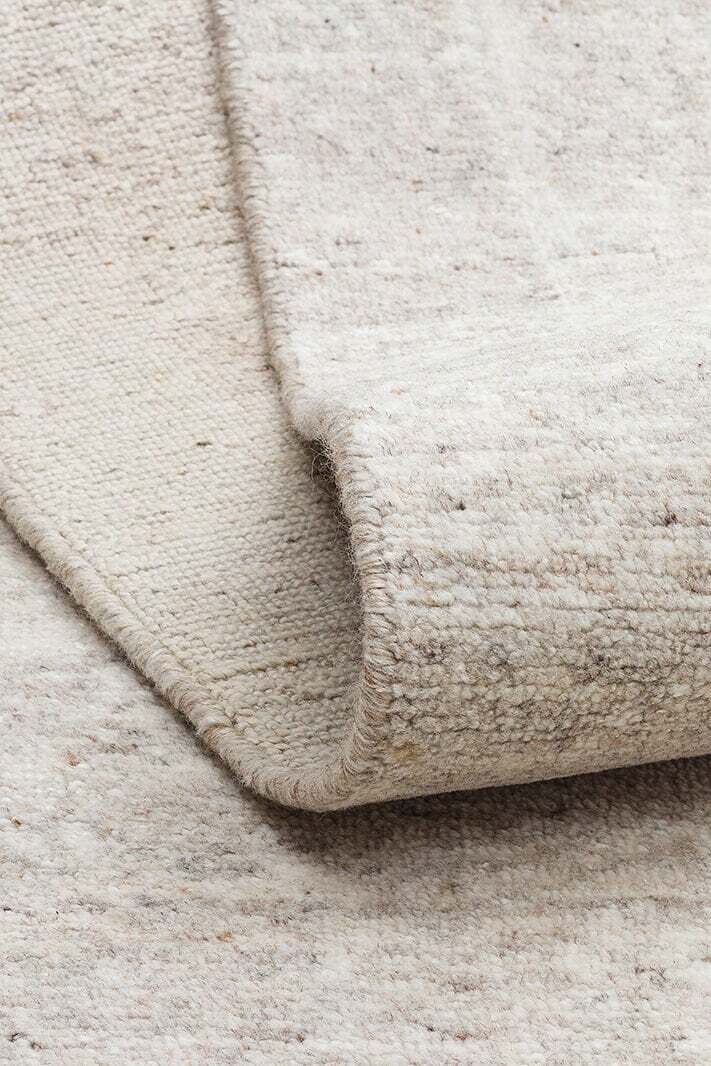 Exotic Beıge, %100 El Dokuması, Yün, Viskon Karışımı ile Üretilmiş Kendinden Desenli Salon Halısı