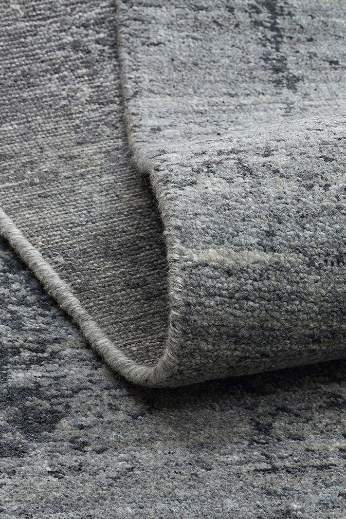 Exotic Black, %100 El Dokuması, Yün, Viskon ile Üretilmiş Kendinden Desenli Salon Halısı