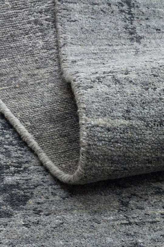 Exotic Black, %100 El Dokuması, Yün, Viskon ile Üretilmiş Kendinden Desenli Salon Halısı