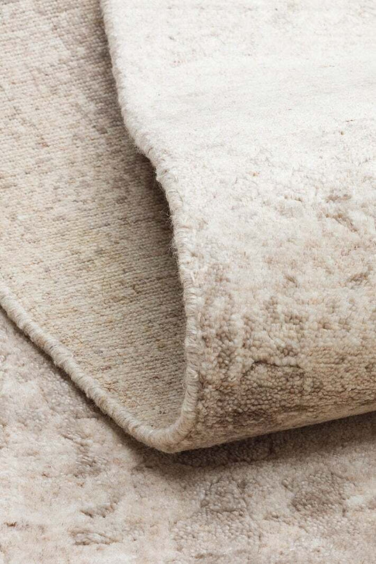 Grace Natural Beıge, Kendinden Desenli Yün, Viskon ve Pamuk Karışımlı Desenli Zarif Salon Halısı