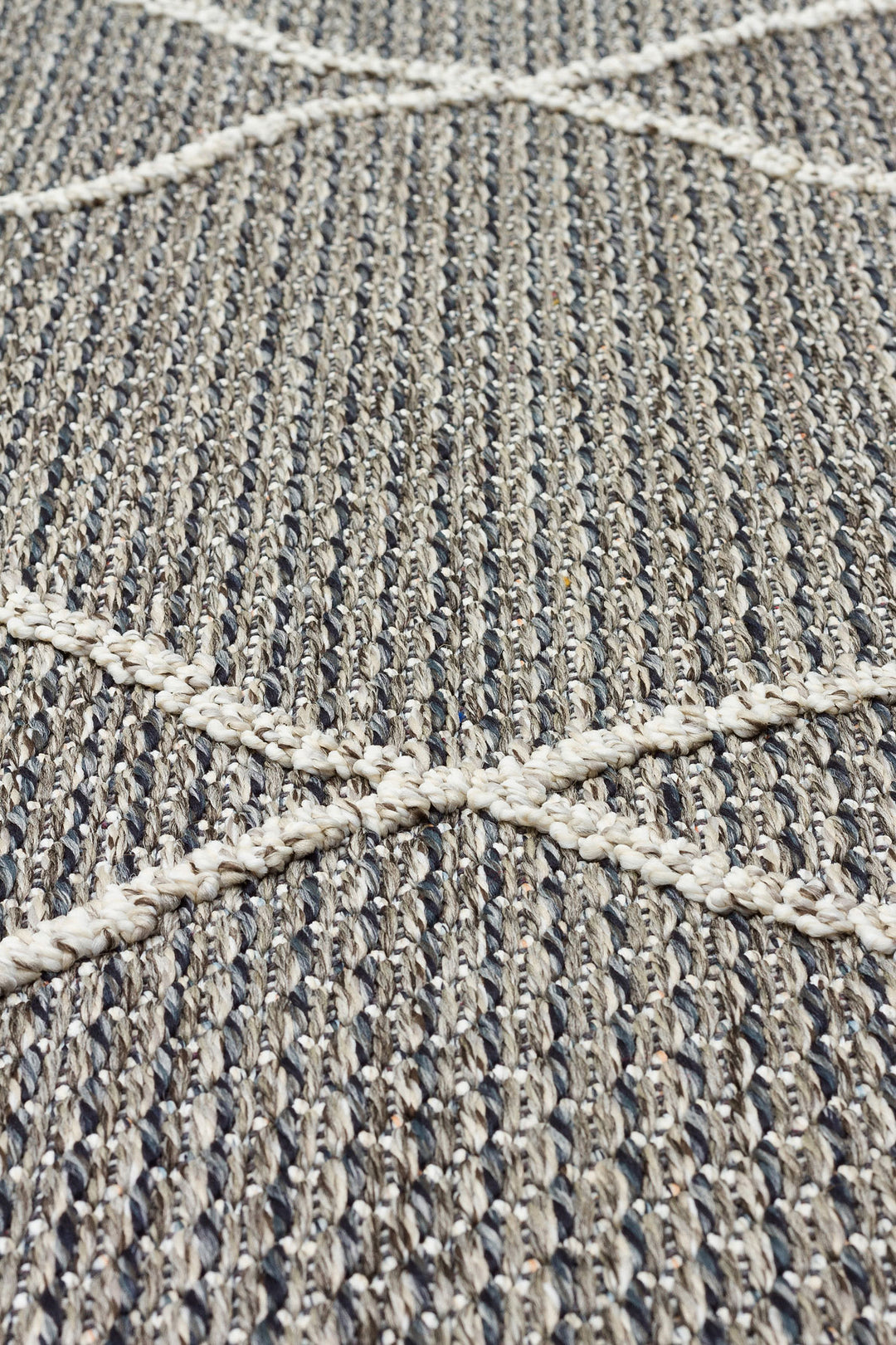 Lion 02 Grey Hasır Dokulu Bukle Dokumasıyla Hav Toz Vermez Modern Makine Halısı