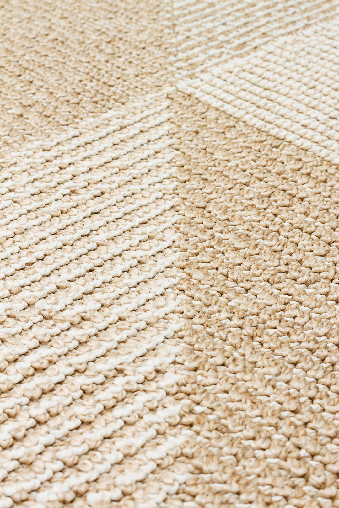 Lion 08 Beige Hasır Dokulu Bukle Dokumasıyla Hav Toz Vermez Modern Makine Halısı