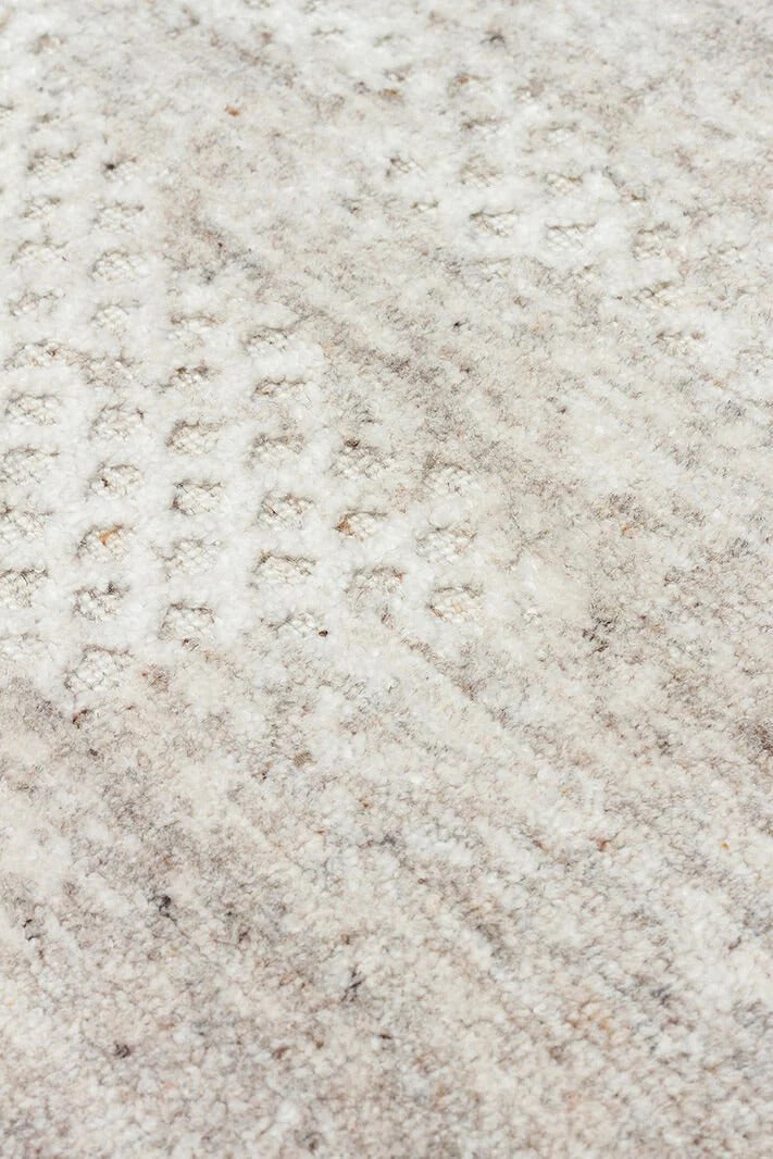 Exotic Beıge, %100 El Dokuması, Yün, Viskon Karışımı ile Üretilmiş Kendinden Desenli Salon Halısı