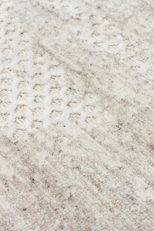 Exotic Beıge, %100 El Dokuması, Yün, Viskon Karışımı ile Üretilmiş Kendinden Desenli Salon Halısı