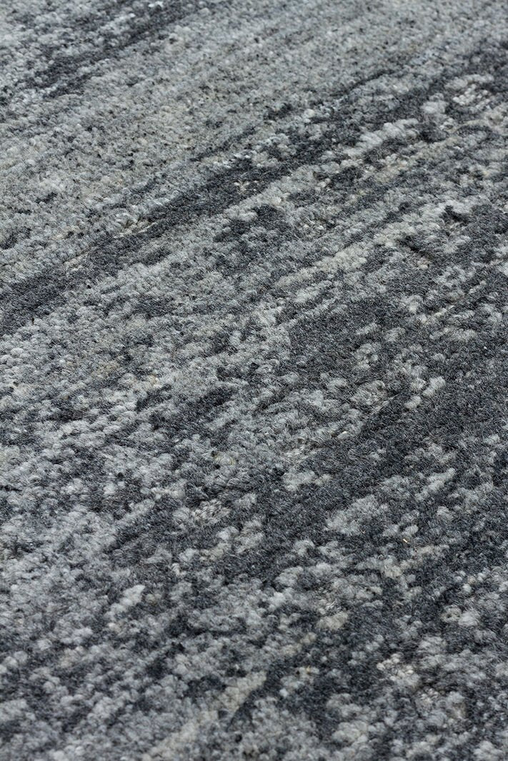 Exotic Black, %100 El Dokuması, Yün, Viskon ile Üretilmiş Kendinden Desenli Salon Halısı