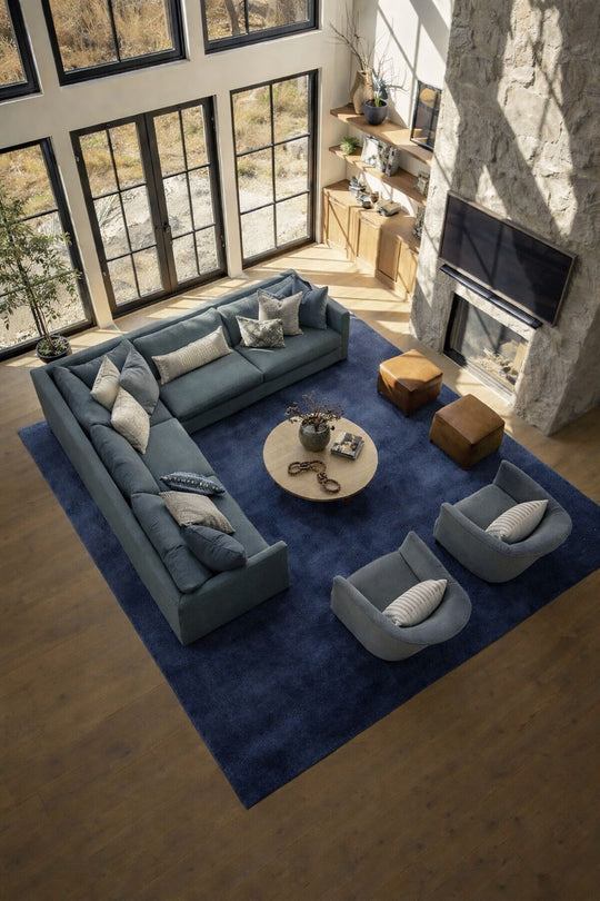 Porto Midnight Blue, %100 viskon kullanılarak üretilmiş, Modern Tasarımlı Sade ve Şık Salon Halısı