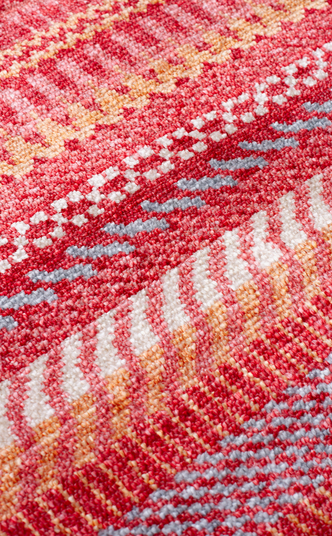 Milas 19 Red Multy Uşaklı Kadınların Yoğun El Emeği ile Dokuduğu %100 Doğal Bambu Özel Tezgah Halısı