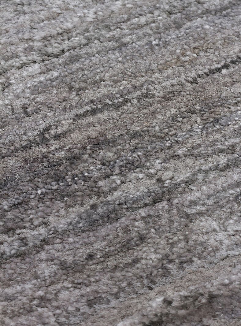 Osaka Grey İpek ve Yün ile Üretilen Yüksek Kaliteli %100 El Dokuması Sade & Düz Salon Halısı