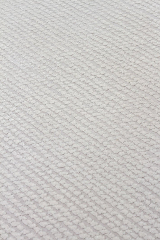 Athena Plaın Ivory Sık Dokuma Tekniği ile Üretilen Viskon Modern ve Sade Makine Halısı