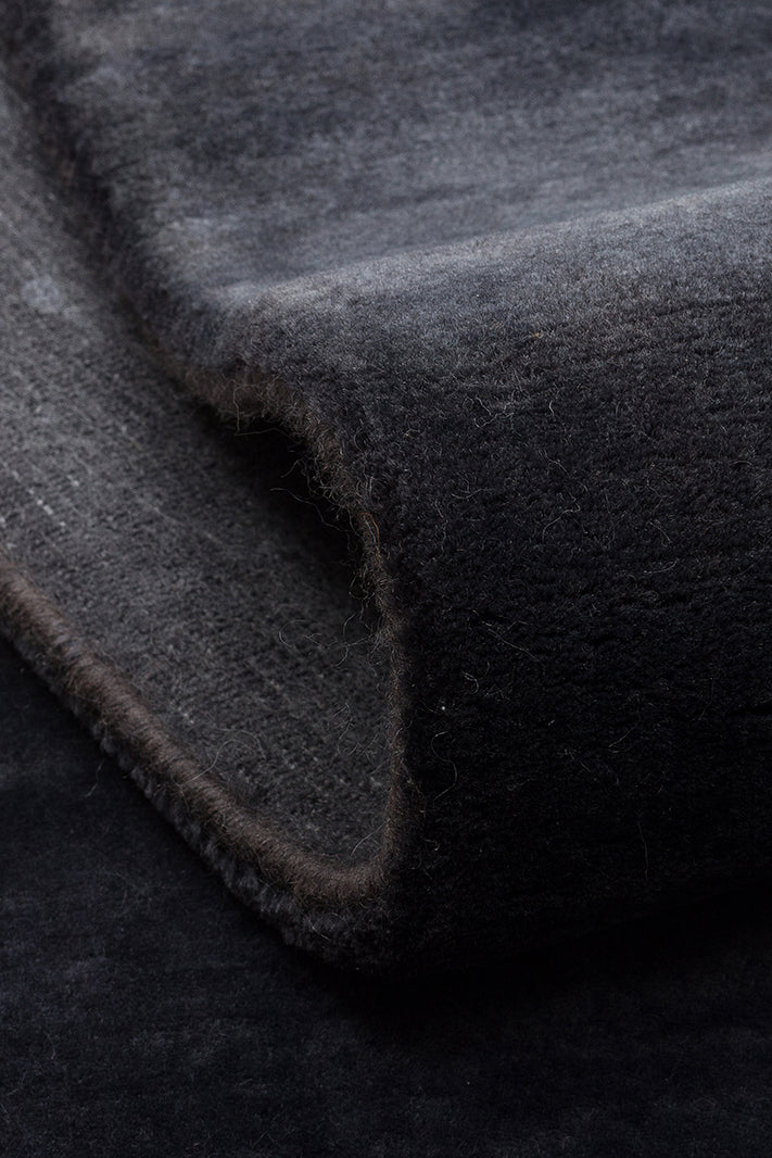 Letat Slate, El dokuma Teknikleri ile %100 Yeni Zelanda Yünü ile Üretilmiş Sade ve Modern halı