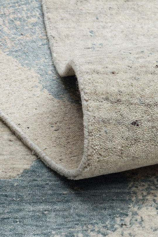 Grace Beıge Blue, Kendinden Desenli Yün, Viskon ve Pamuk Karışımlı Desenli Zarif Salon Halısı