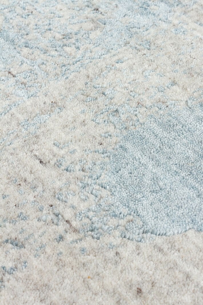 Grace Beıge Blue, Kendinden Desenli Yün, Viskon ve Pamuk Karışımlı Desenli Zarif Salon Halısı