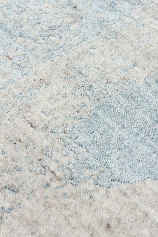 Grace Beıge Blue, Kendinden Desenli Yün, Viskon ve Pamuk Karışımlı Desenli Zarif Salon Halısı