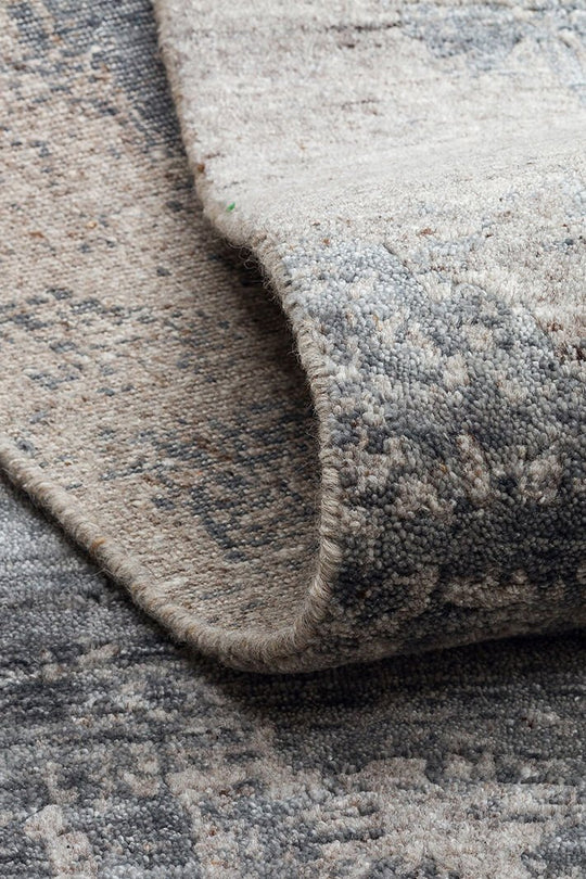 Grace Charcoal D. Grey, Kendinden Desenli Yün, Viskon ve Pamuk Karışımlı Desenli Zarif Salon Halısı