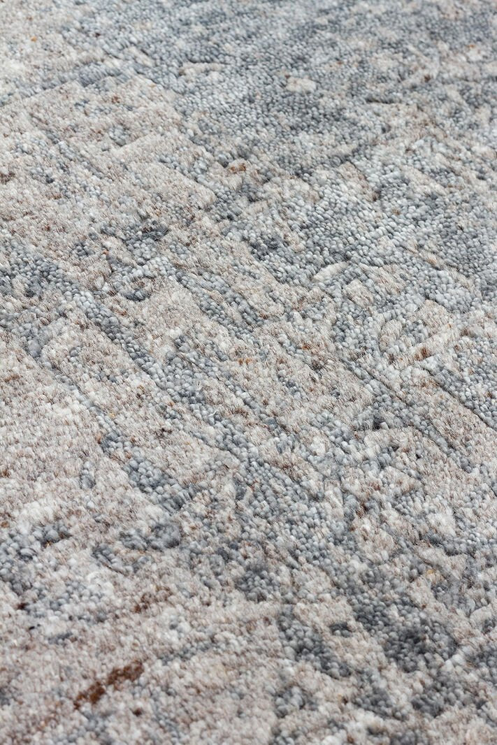 Grace Charcoal D. Grey, Kendinden Desenli Yün, Viskon ve Pamuk Karışımlı Desenli Zarif Salon Halısı