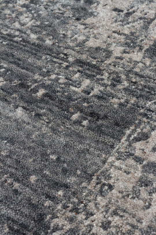 Grace Charcoal D. Grey, Kendinden Desenli Yün, Viskon ve Pamuk Karışımlı Desenli Zarif Salon Halısı