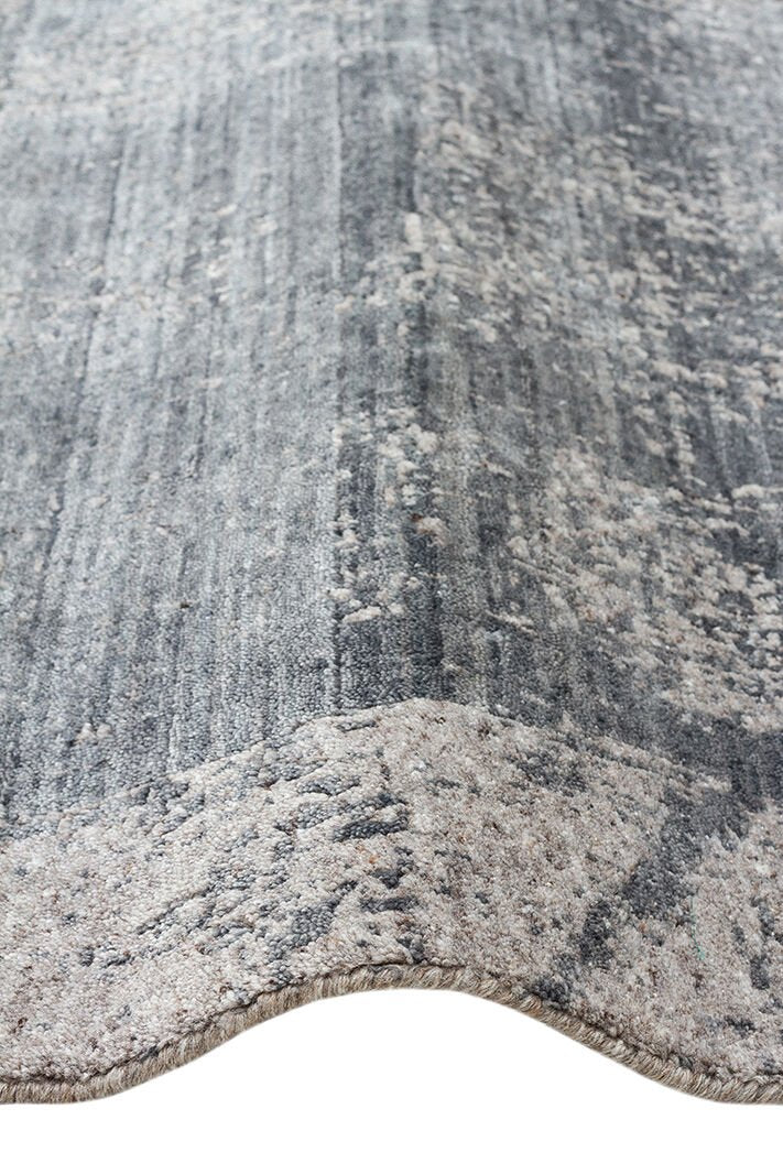 Grace Charcoal D. Grey, Kendinden Desenli Yün, Viskon ve Pamuk Karışımlı Desenli Zarif Salon Halısı