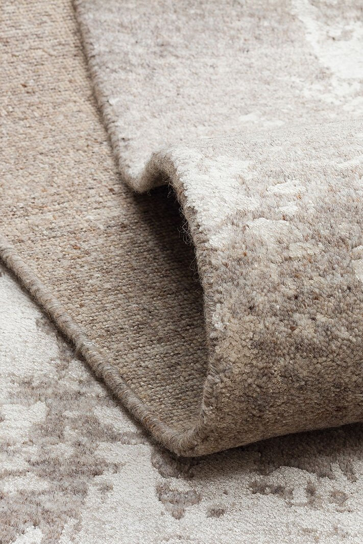 Grace Grey, Kendinden Desenli Yün, Viskon ve Pamuk Karışımlı Desenli Zarif Salon Halısı