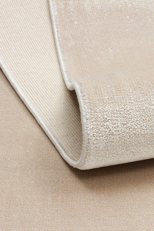 Porto Lıght Vison, %100 viskon kullanılarak üretilmiş, Modern Tasarımlı Sade ve Şık Salon Halısı