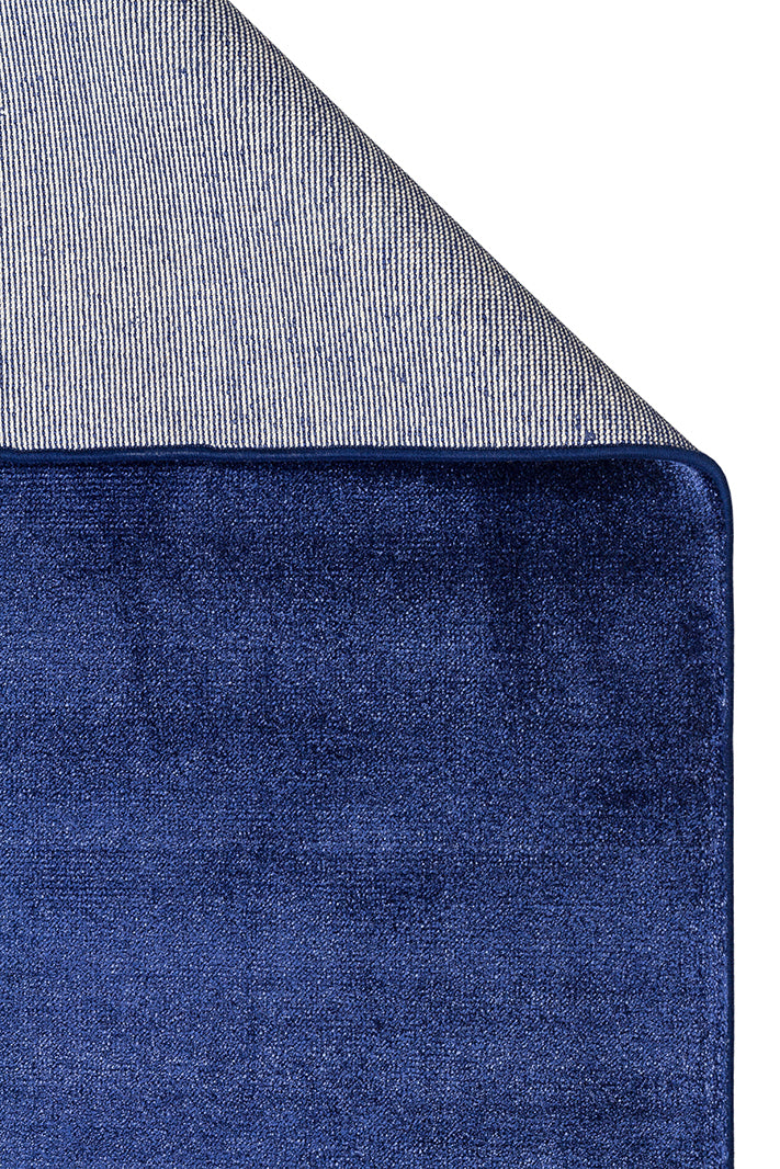 Porto Midnight Blue, %100 viskon kullanılarak üretilmiş, Modern Tasarımlı Sade ve Şık Salon Halısı