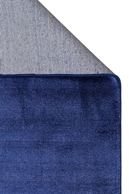 Porto Midnight Blue, %100 viskon kullanılarak üretilmiş, Modern Tasarımlı Sade ve Şık Salon Halısı