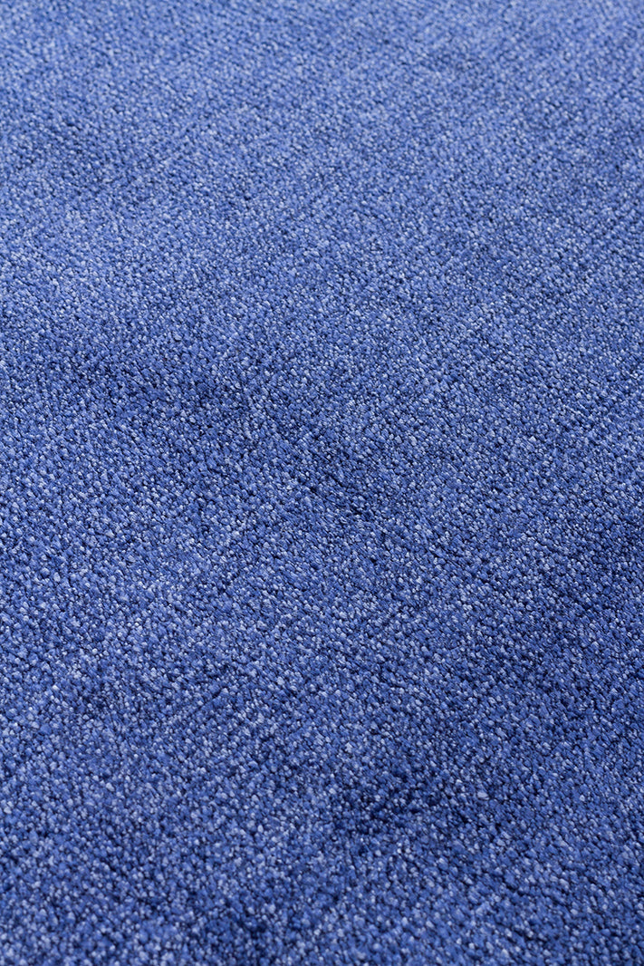 Porto Midnight Blue, %100 viskon kullanılarak üretilmiş, Modern Tasarımlı Sade ve Şık Salon Halısı