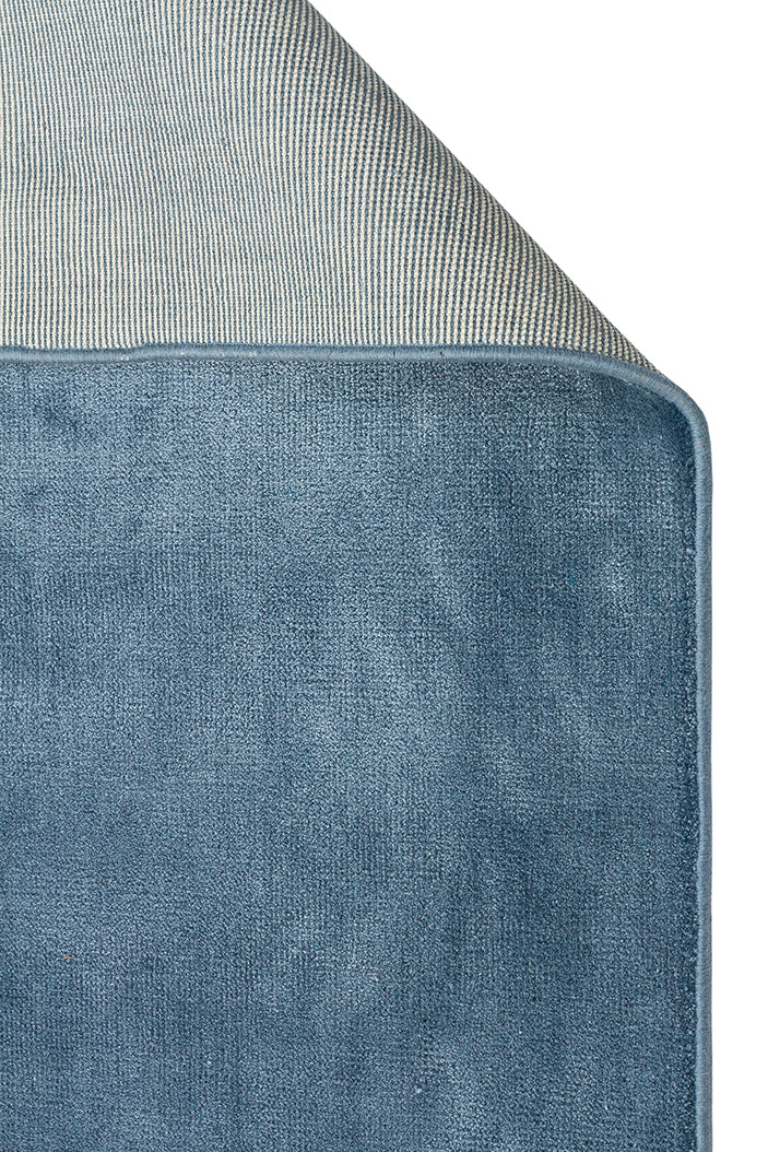 Porto Navy Blue, %100 viskon kullanılarak üretilmiş, Modern Tasarımlı Sade ve Şık Salon Halısı