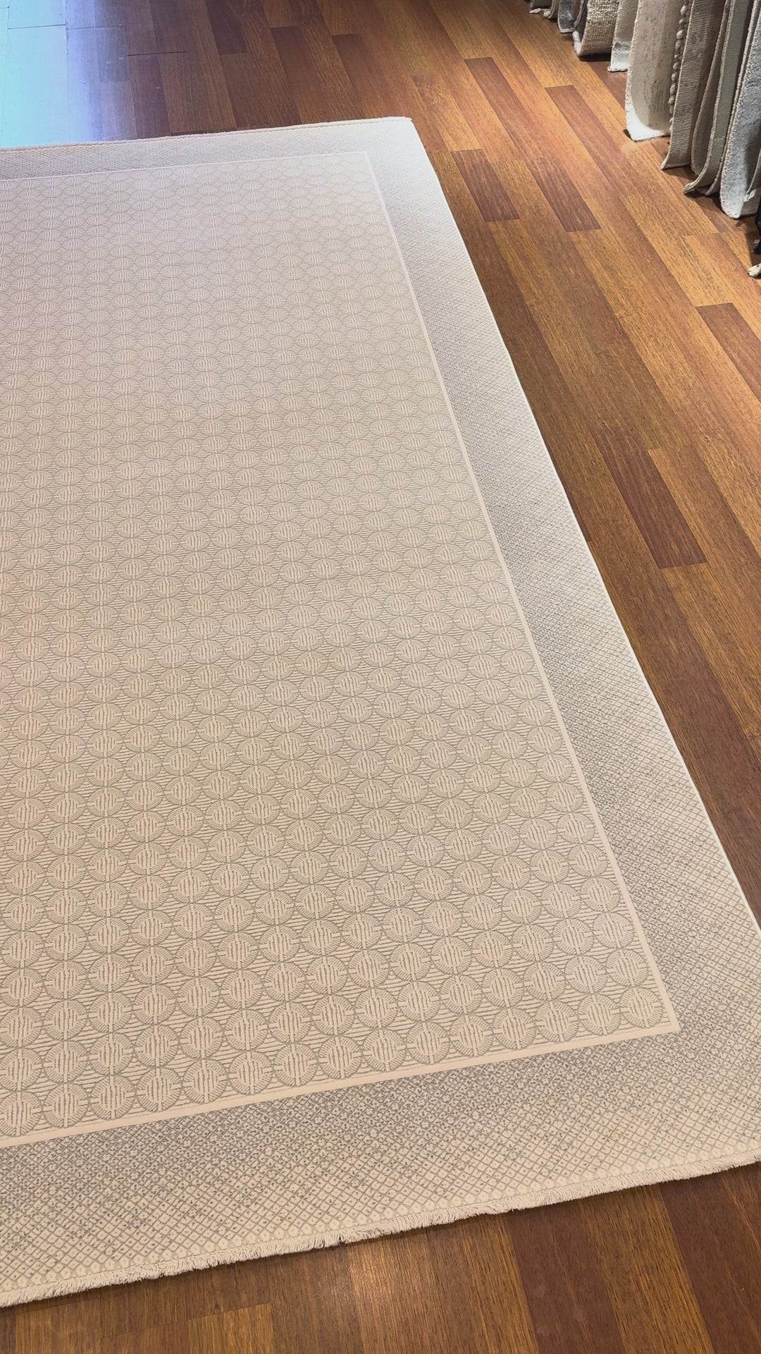 Vera 01 Grey Viskon ile Üretilen Sık Dokuma Modern Salon Halısı