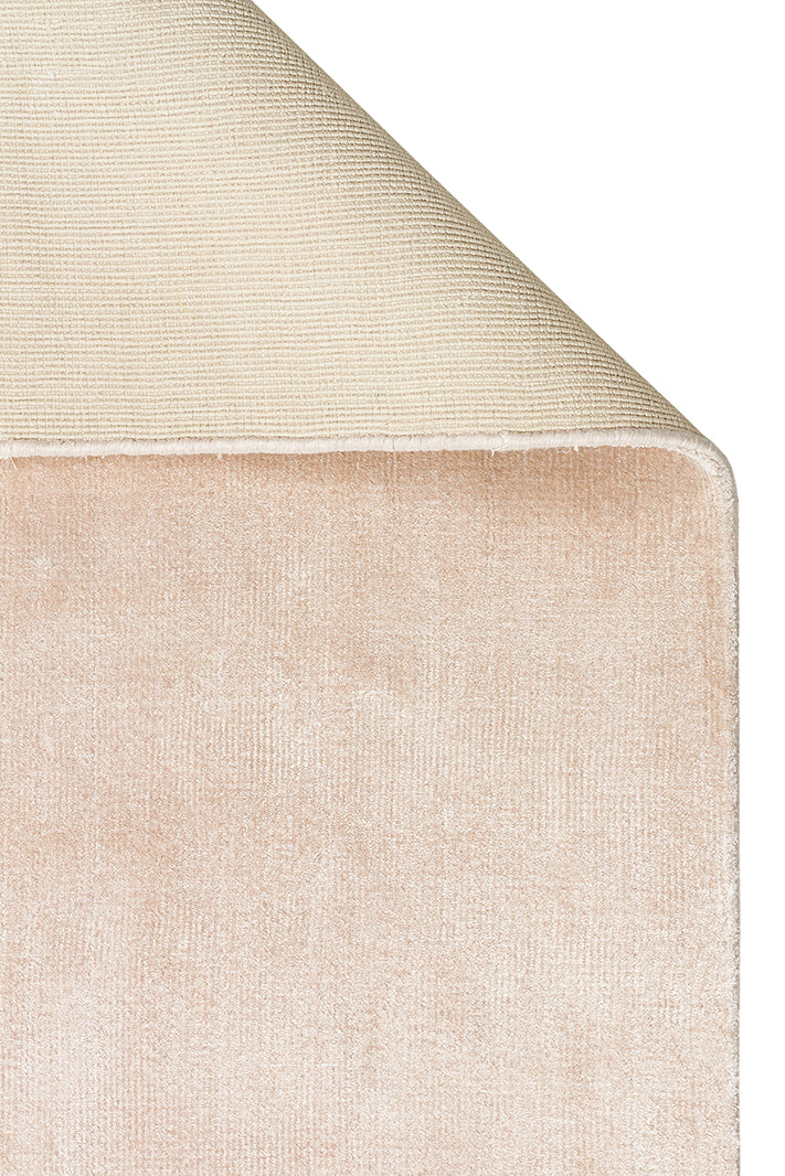 Pier Beige, El Dokuma Teknikleri ile %100 Naturel Viskondan üretilen Sade Tek Renk Salon Halısı