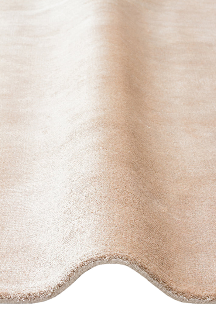 Pier Beige, El Dokuma Teknikleri ile %100 Naturel Viskondan üretilen Sade Tek Renk Salon Halısı