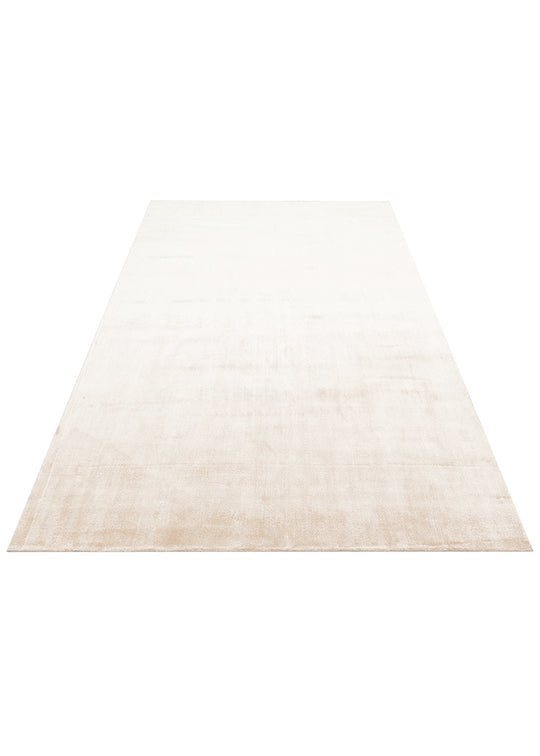 Pier Beige, El Dokuma Teknikleri ile %100 Naturel Viskondan üretilen Sade Tek Renk Salon Halısı