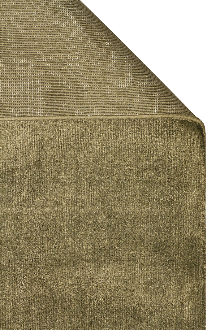 Pier Green, El Dokuma Teknikleri ile %100 Naturel Viskondan üretilen Sade Tek Renk Salon Halısı