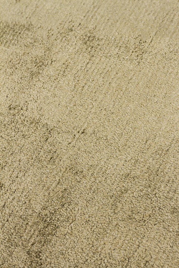 Pier Green, El Dokuma Teknikleri ile %100 Naturel Viskondan üretilen Sade Tek Renk Salon Halısı