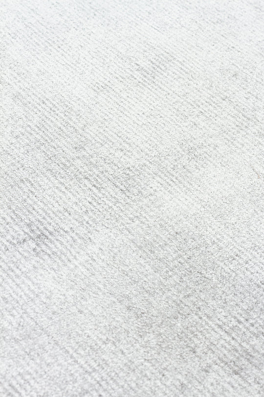Pier Grey, El Dokuma Teknikleri ile %100 Naturel Viskondan üretilen Sade Tek Renk Salon Halısı