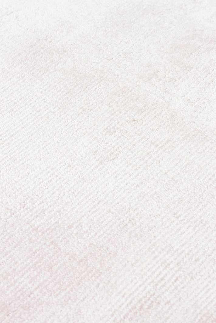 Pier Powder, El Dokuma Teknikleri ile %100 Naturel Viskondan üretilen Sade Tek Renk Salon Halısı