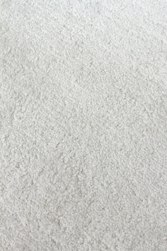 Pier Silver, El Dokuma Teknikleri ile %100 Naturel Viskondan üretilen Sade Tek Renk Salon Halısı