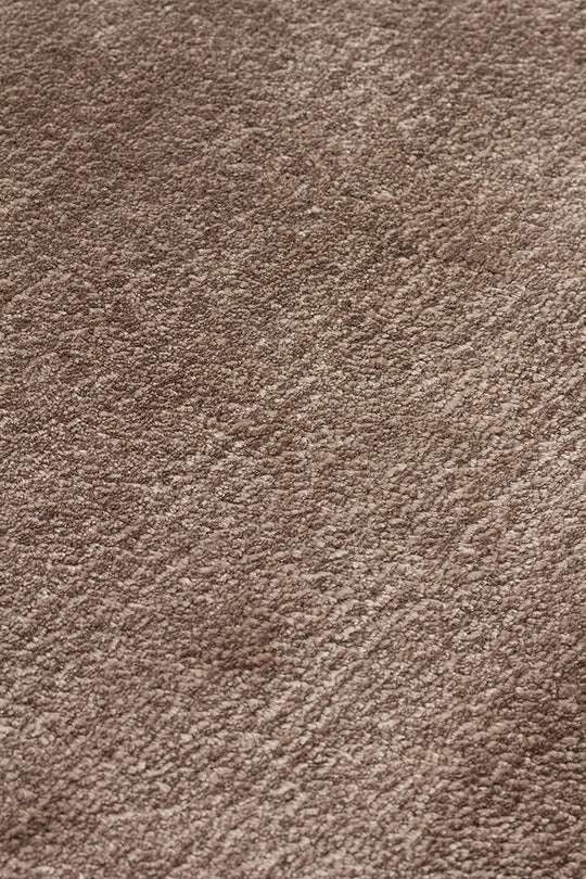 Pier Taupe, El Dokuma Teknikleri ile %100 Naturel Viskondan üretilen Sade Tek Renk Salon Halısı