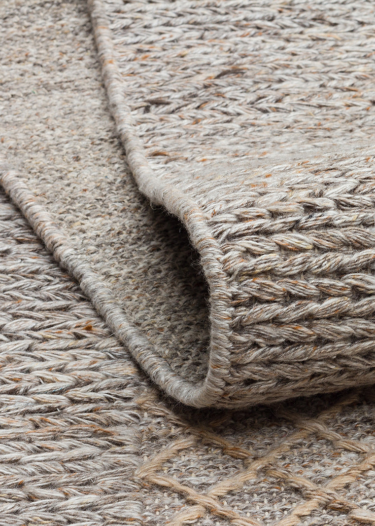 Lhasa Beıge, Polyester, Yün ve Pamuk Karışımıyla Üretilen Dayanıklı ve Hasır Dokulu Halı