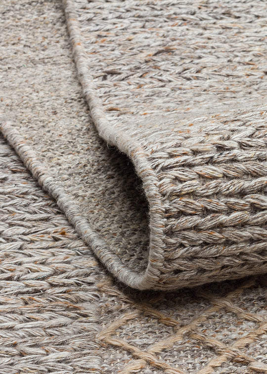 Lhasa Beıge, Polyester, Yün ve Pamuk Karışımıyla Üretilen Dayanıklı ve Hasır Dokulu Halı