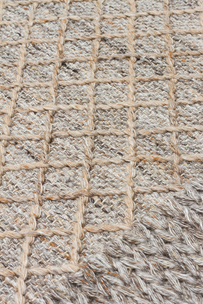 Lhasa Beıge, Polyester, Yün ve Pamuk Karışımıyla Üretilen Dayanıklı ve Hasır Dokulu Halı