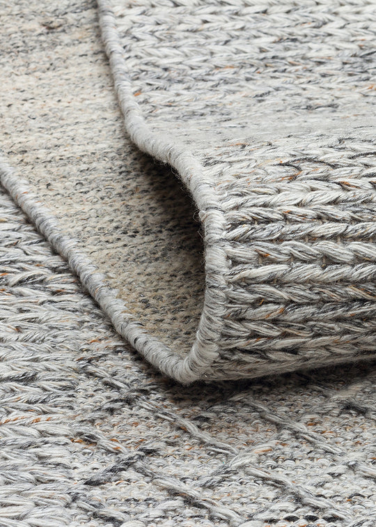 Lhasa Grey, Polyester, Yün ve Pamuk Karışımıyla Üretilen Dayanıklı ve Hasır Dokulu Halı