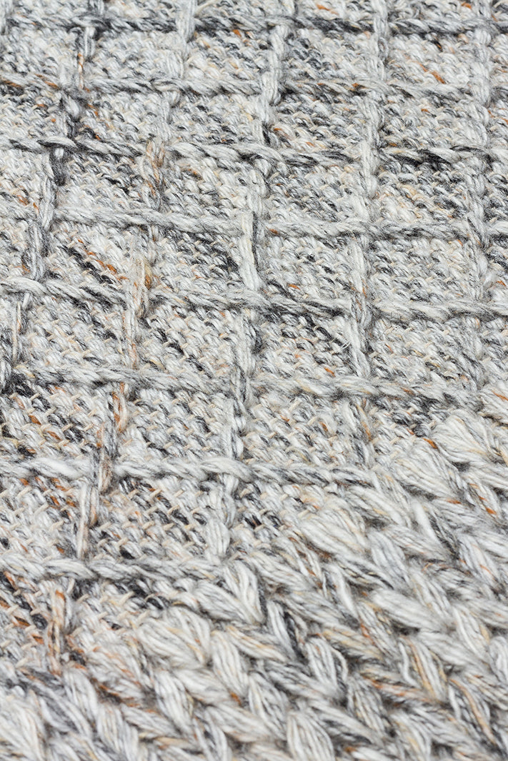 Lhasa Grey, Polyester, Yün ve Pamuk Karışımıyla Üretilen Dayanıklı ve Hasır Dokulu Halı