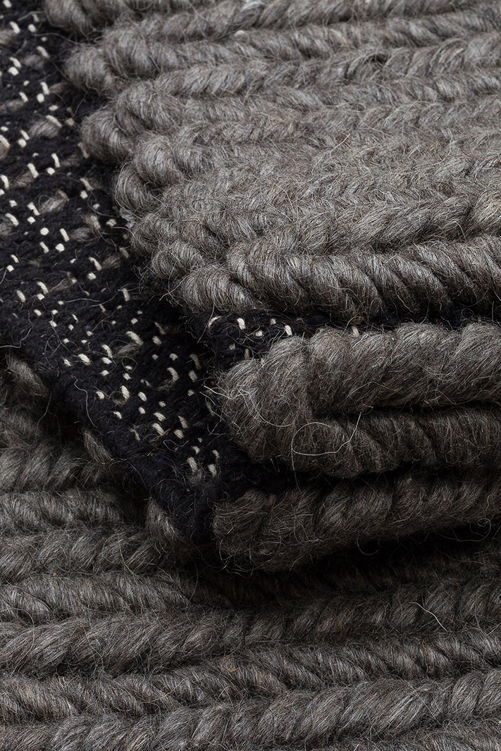 Wolly Grey %100 Yün Kullanılarak El İşçiliğiyle Örülmüş, Yumuşak Dokulu Bohem Halı