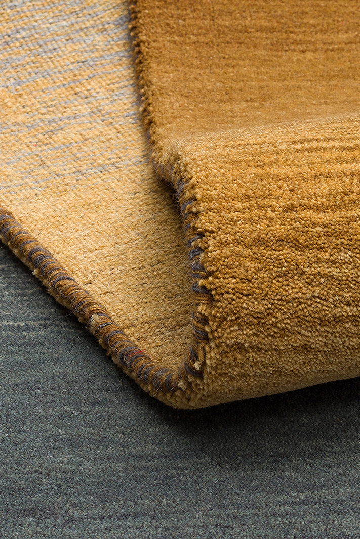 Odesa Gold Grey, Modern Çizgilere Sahip Renk Geçişli %100 Saf Yün ile Üretilen Salon Halısı