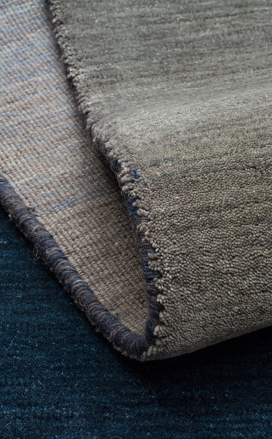 Odesa Navy Grey, Modern Çizgilere Sahip Renk Geçişli %100 Saf Yün ile Üretilen Salon Halısı